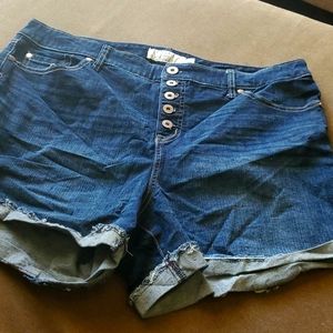 Torrid Dark Rinse 5 button fly denim shorts Like New